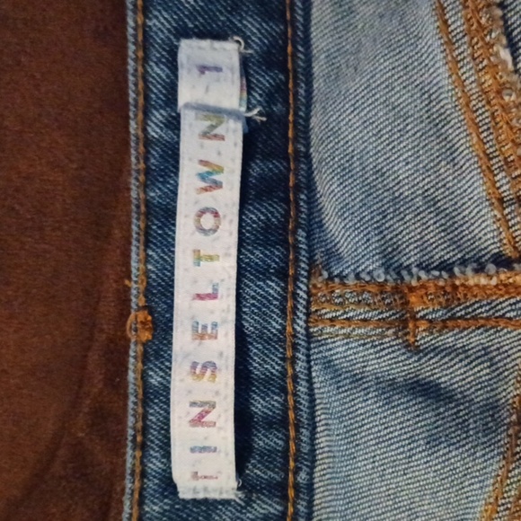 TINSELTOWN, DISTRESSED JEANS, SIZE 1 SEE MEASUREMENTS BELOW. - Picture 8 of 9
